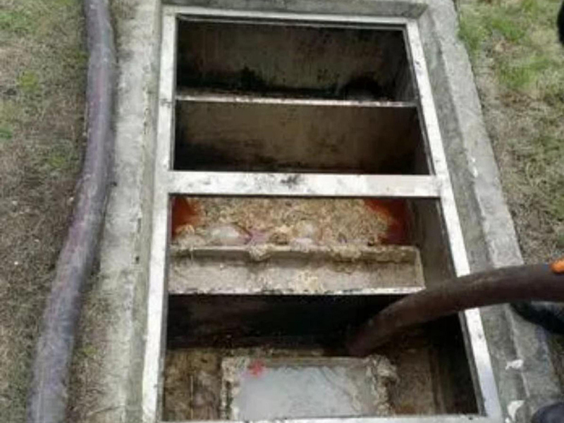 东坡隔油池清理