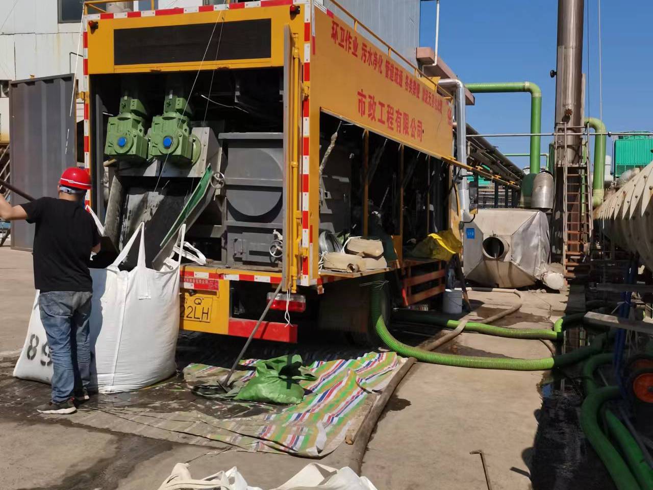 东坡淤泥压干处理